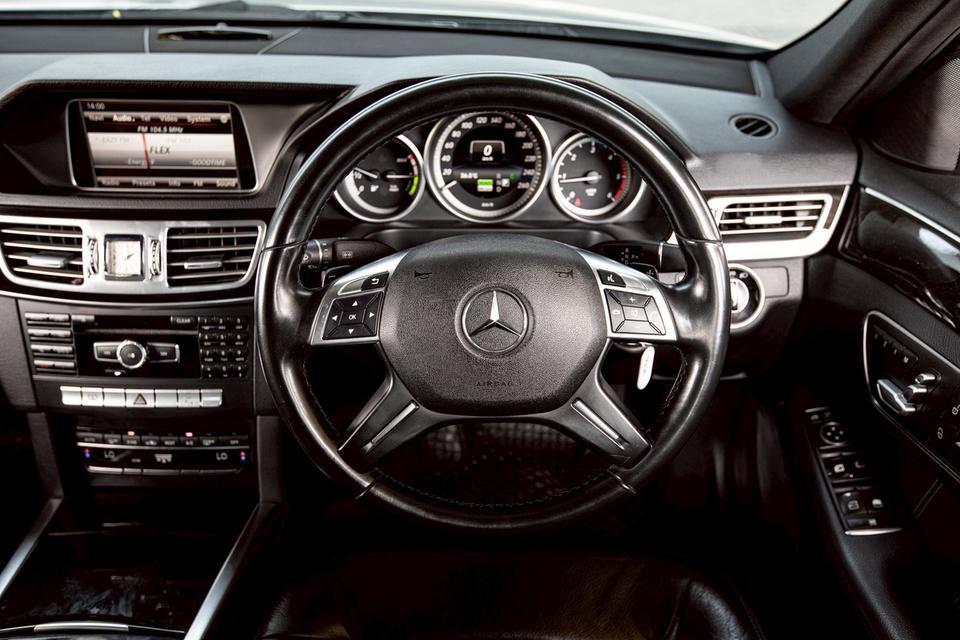Benz E300 Bluetec ปี 2015 สีเทา มือเดียวป้ายแดง สวยสภาพดี 14