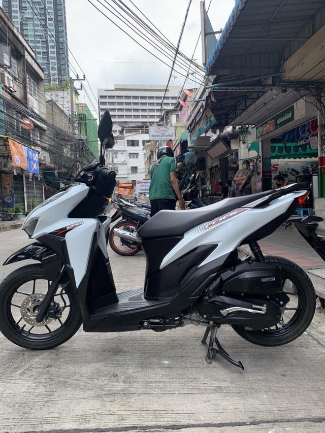 Honda Click 125i สีขาว-ดำ 2021 ล้อแม็ก