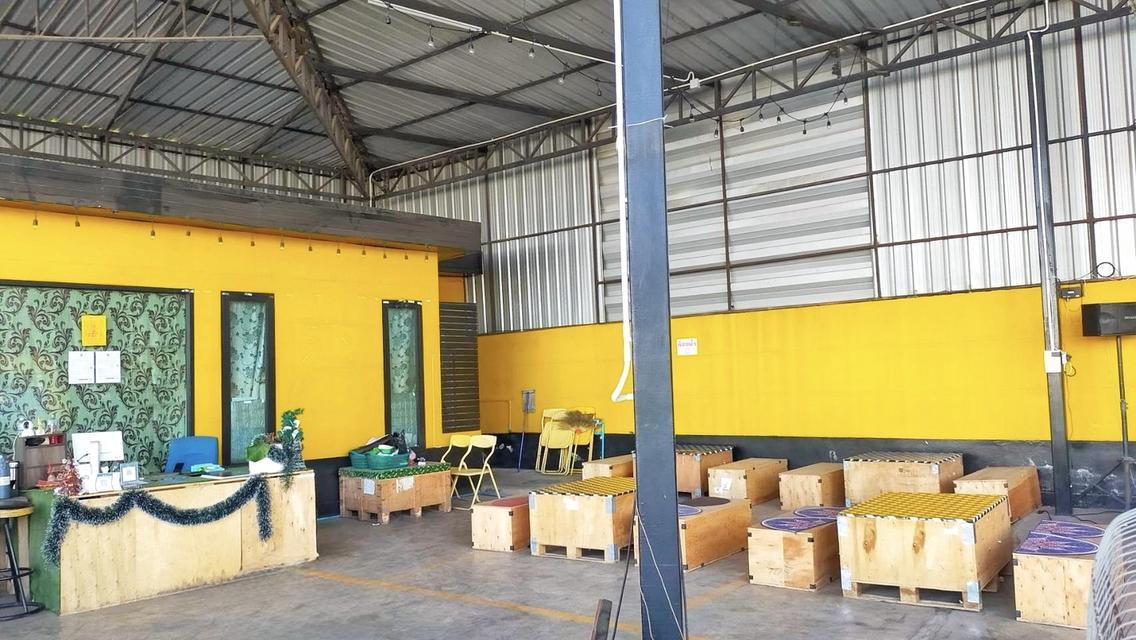 ให้เช่าที่ร้าน มีห้องกระจกพร้อมอยู่2ห้องพร้อมห้องน้ำ 2