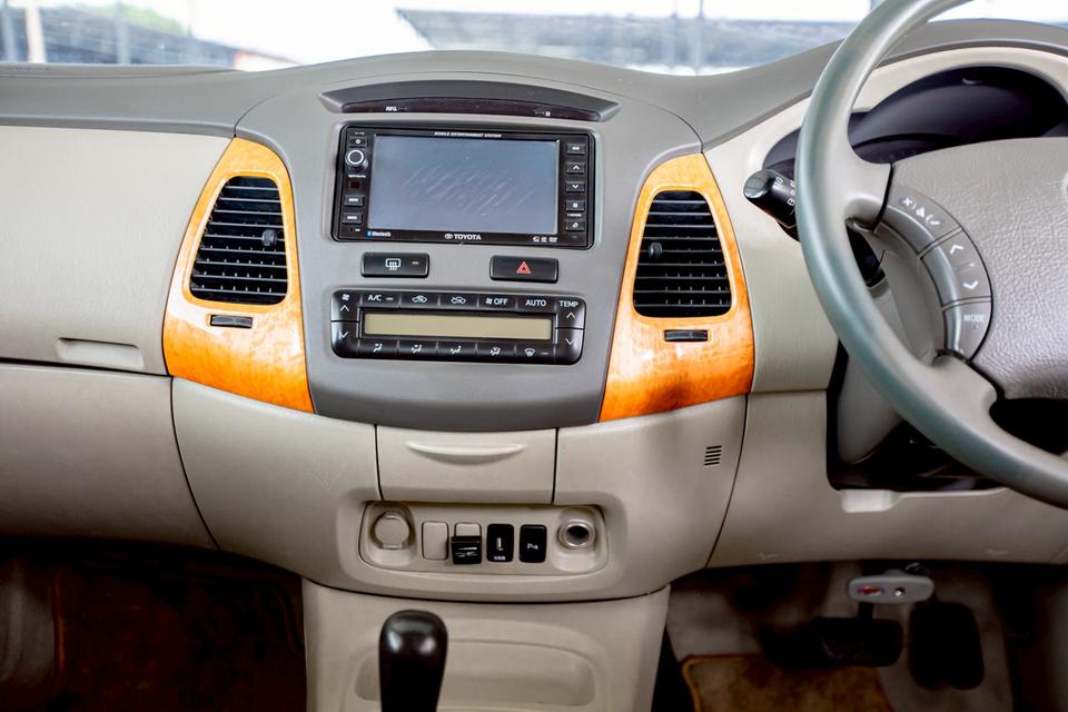 Toyota INNOVA 2.0V AT ปี 2011 สีขาว รุ่นท๊อปสุด 17