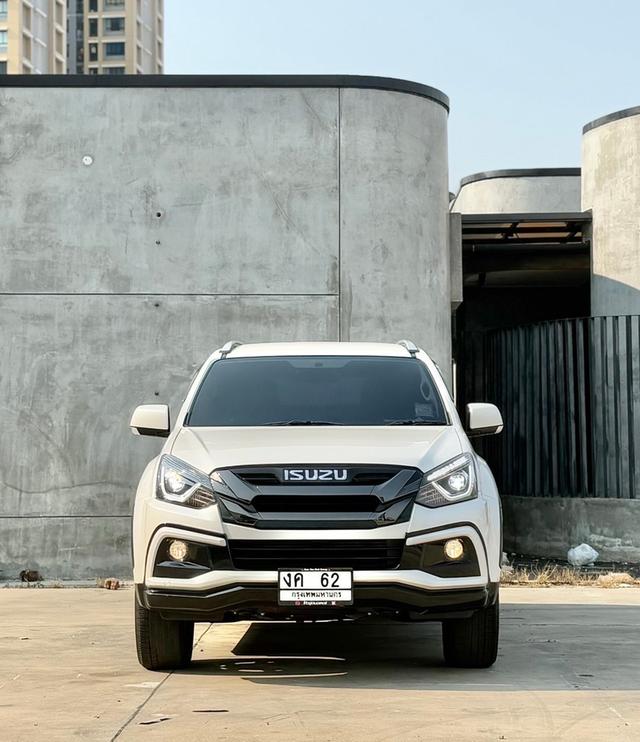 รหัส CH62 ISUZU Mu X รุ่นท๊อป ONYX 1.9 เนวิเกเตอร์ 2020 2