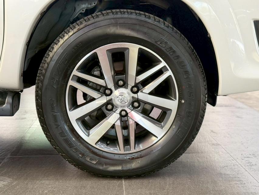 TOYOTA FORTUNER 3.0 V 4WD ปี2012 รถบ้านแท้ รถสายลุย  โคตรคุ้ม ไม่เคยชน  พร้อมใช้งาน 5