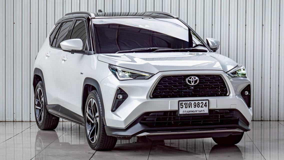 TOYOTA YARIS CROSS 1.5 HEV PREMIUM LUXURY ปี 2024 สีขาว ดำ โฉม ปี23-ปัจจุบัน