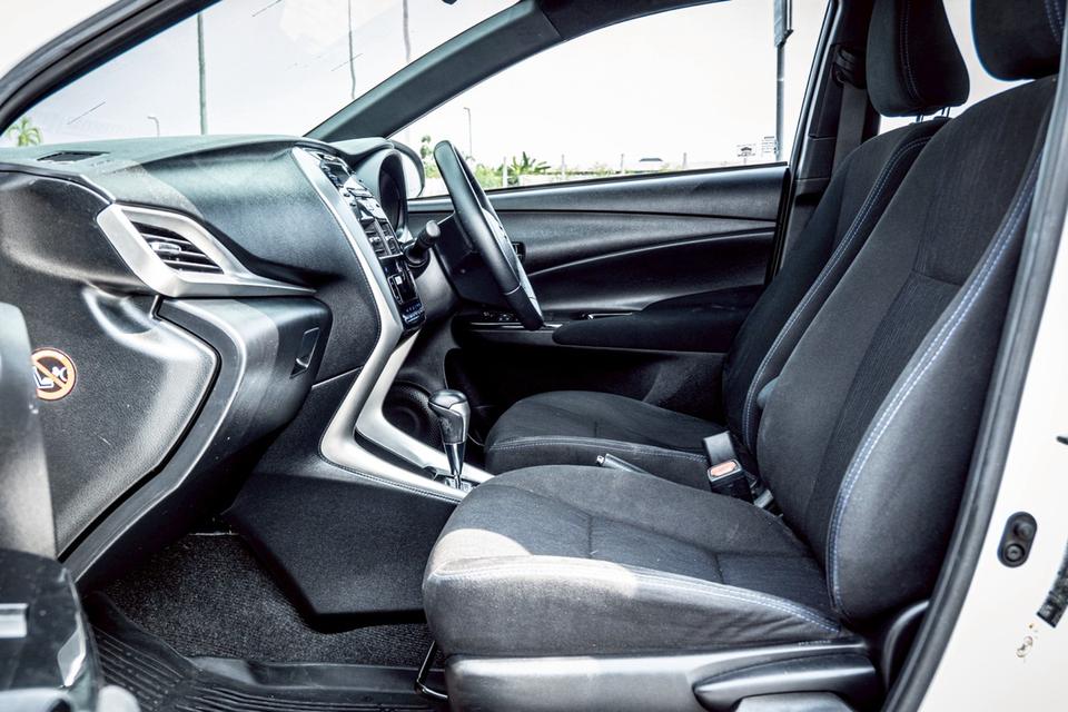 Toyota Yaris 1.2 G Sport เกียร์ออโต้ สีขาว ปี 2019 13