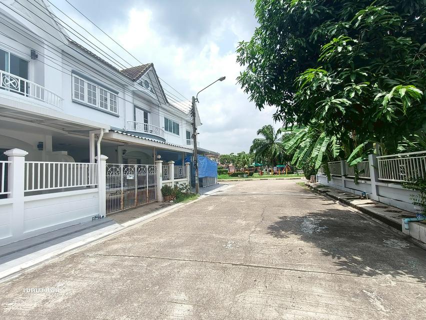 บ้านรามอินทรา ทาวน์เฮ้าส์ หมู่บ้านเสนาวิลล่า 9 คู้บอน 27 แยก 60 นัดชมบ้าน 085-318-6868 คุณวา 3