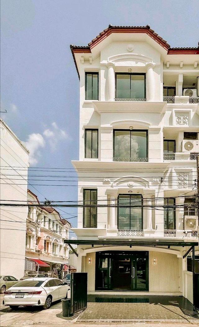 ขายโฮมออฟฟิศ 4 ชั้น โครงการบ้านกลางเมือง พระรามเก้า-ลาดพร้าว | รีโนเวทใหม่พร้อมอยู่ 1