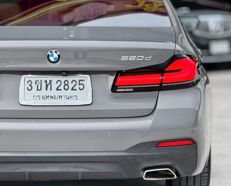 BMW SERIES 5 520d M SPORT 2021  8