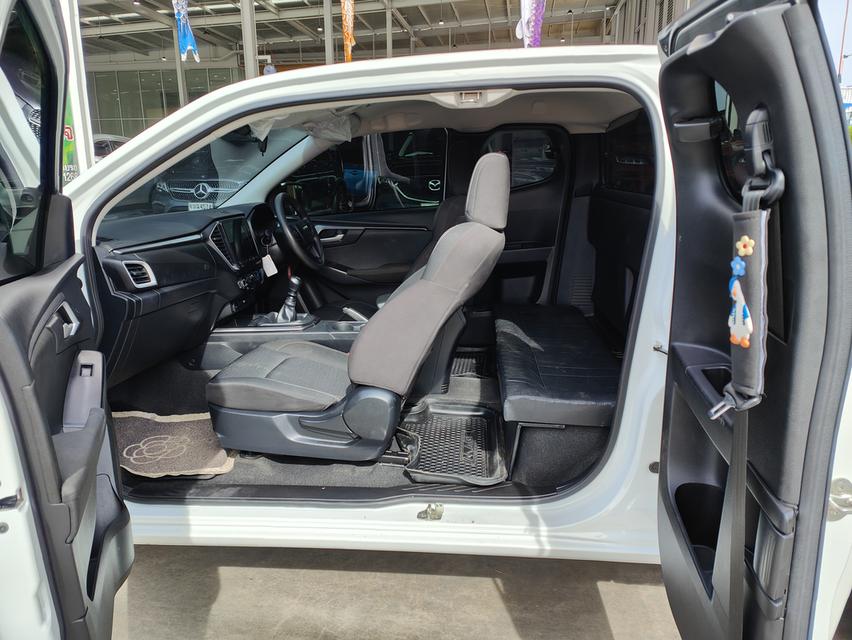 Isuzu D-Max 1.9 L Cab MT  9