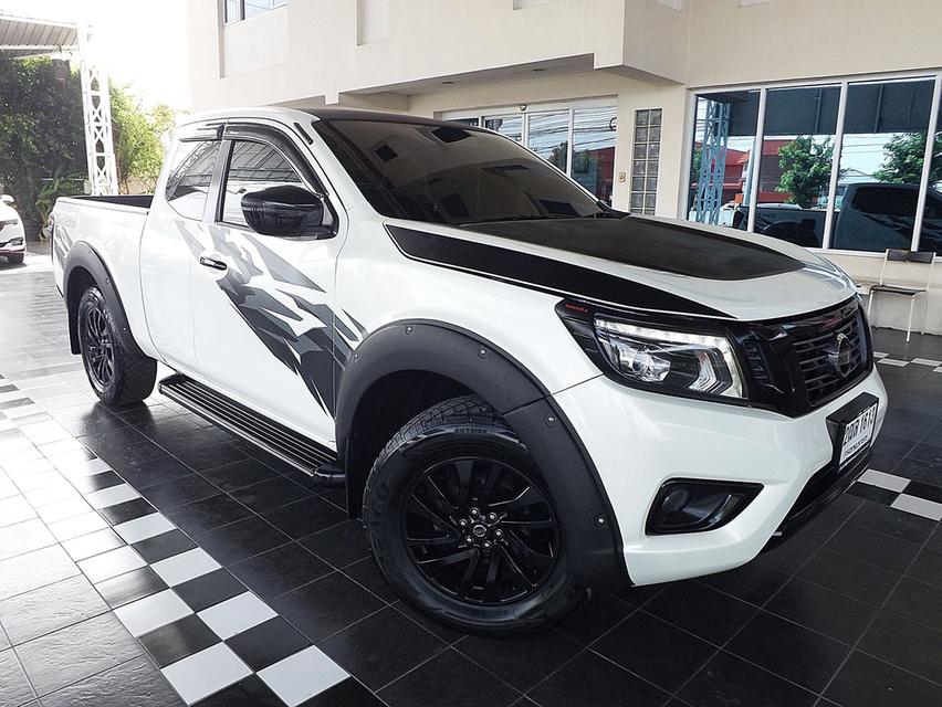 (แจ้งรหัสรถ KCY1613) NISSAN NAVARA NP300 KING CAB CALIBRE 2.5 E BLACK EDITION เกียร์ธรรมดา ปี 2019 ขาว-ดำ รูปที่ 2