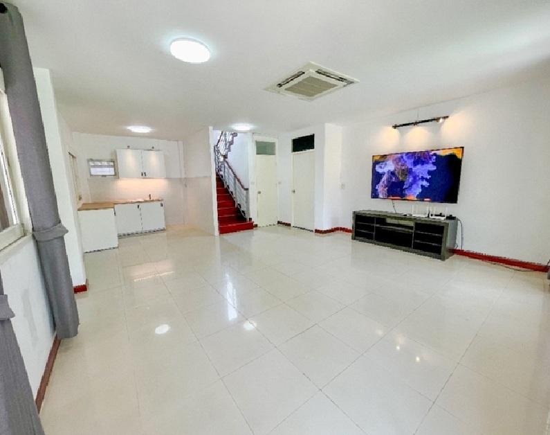 ให้เช่าบ้านเดี่ยว 2 ชั้น / Home Office หลังใหญ่ ซอยรามอินทรา เข้าซอยไม่ลึก ทำเลดีมาก / ปากซอยรถไฟฟ้า เดินได้ 4