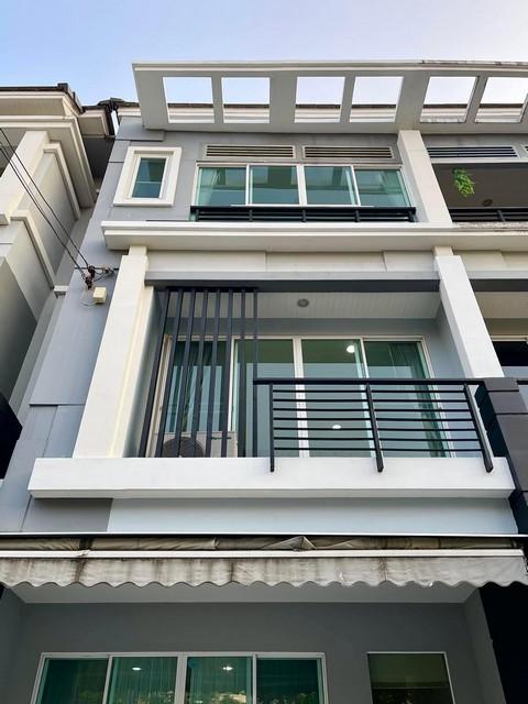 ให้เช่าทาวน์โฮม 3 ชั้น หมู่บ้านกลางเมืองพระราม 9 - รามคำแหง 39 ใกล้ทาวน์อินทาวน์ ใกล้เลียบด่วน 1