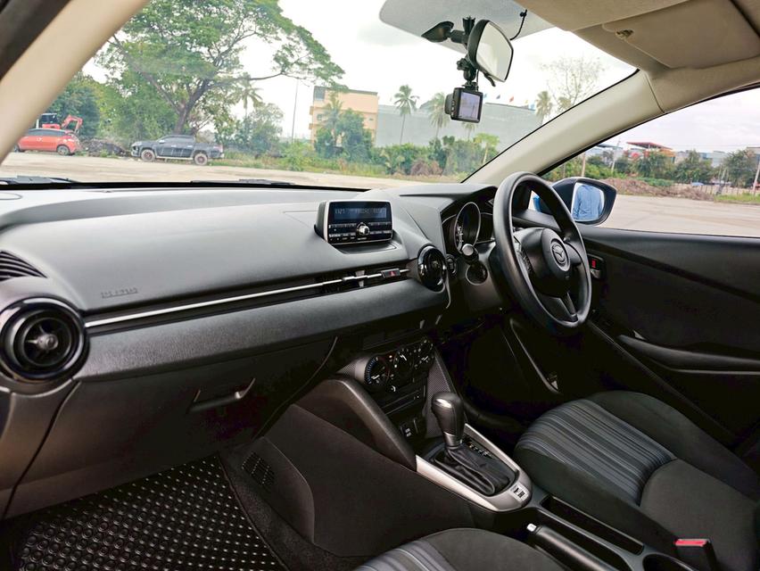 MAZDA 2 SKYACTIVE Hatch 4dr Sports Standard Auto 6sp FWD 1.3i (เบนซิน) ปี 16 สีน้ำเงิน  เกียรออโต้  12