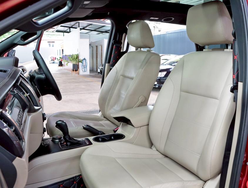 FORD EVEREST 3.2 TITANIUM+ 4WD ปี2016ตัวท็อปสุดของรุ่น  ชุดแต่งรอบคัน 12