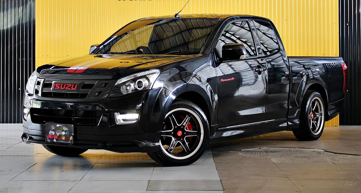 Isuzu D-Max X-Series 2.5 Z VGS Turbo Spacecab MT สีดำ