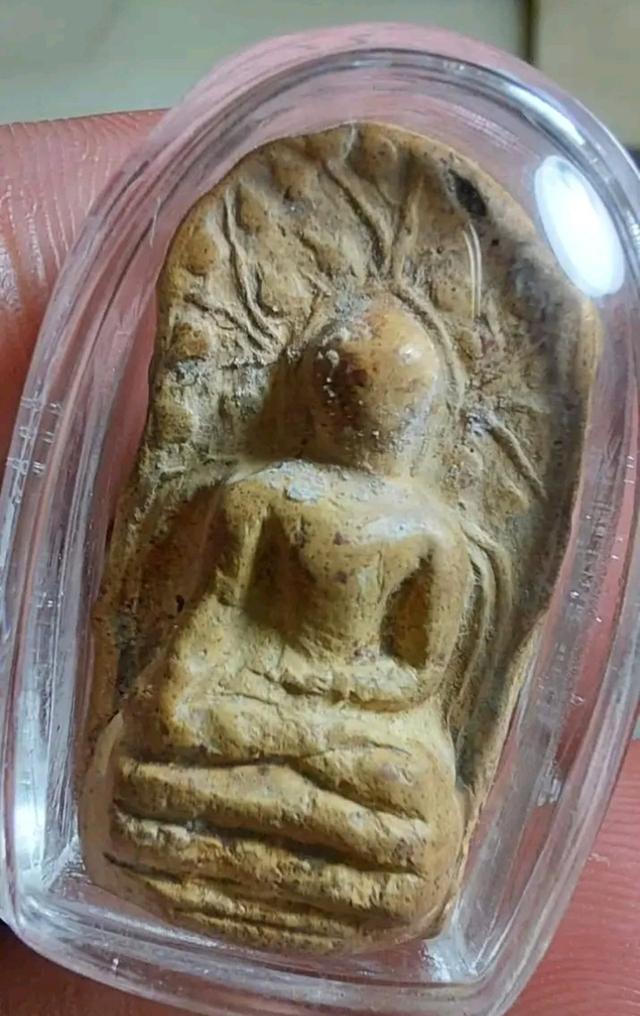 พระดินเลี่ยมเก่า