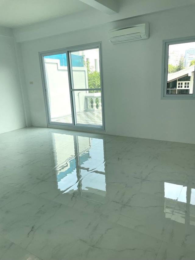 Storey Townhome for Rent in the Heart of Thonglor — Ideal for Living or Home Office | Near BTS Ekkamai | THB 80,000 per Month 15