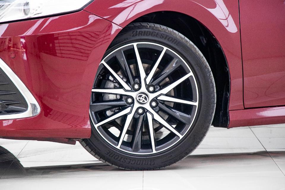 TOYOTA CAMRY 2.5 HEV PREMIUM LUXURYเกียร์ AT ปี 2022 สีแดงเลข​ไมล์  123,981 กมราคา 959,000 บาทโทร 0929699899 6B407 รูปที่ 7