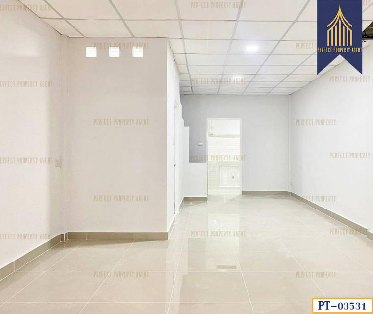 รูป ขายทาวน์เฮ้าส์ บ้านร่มไม้เงา (Ban Rom Ngao Mai) บางคูรัด วัดลาดปลาดุก บางบัวทอง 64 ตรม. 16 ตร.วา 3