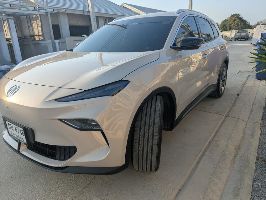 MG S 5,10/2025, 64 kWh lifetime battery warranty,premium insurance,new MG wallbox,9,5 Tkm, fully equipped,19-inch wheels,original price 1 Million Baht รูปที่ 6