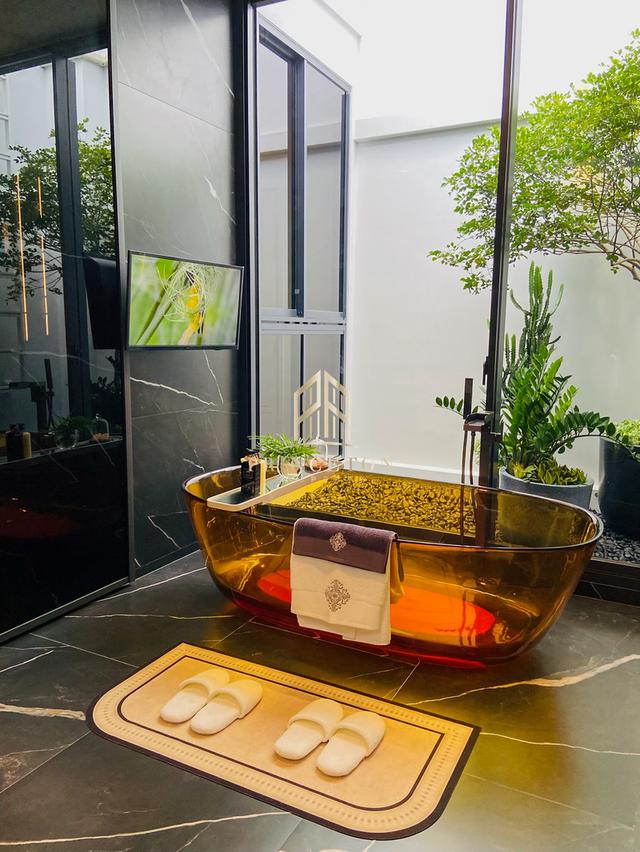VIVE New Krungthep Kreetha 3-Storey Modern Show Home 18