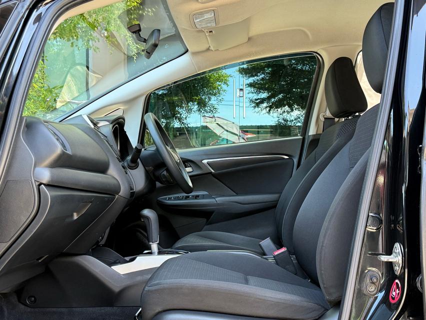 2019 HONDA JAZZ GK รถมือเดียวออกป้ายแดง รถวิ่งน้อย เข้าศูนย์ตามระยะ รถไม่เคยมีอุบัติเหตุครับ 13