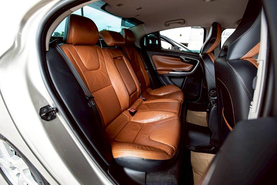 Volvo S60 S ปี 2014 รถสวย สมรรถนะเยี่ยม คุ้มเกินราคา 14