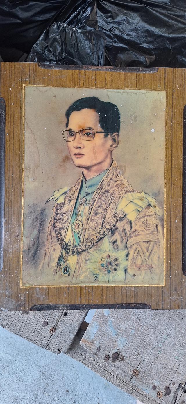 ภาพเก่าพร้อมกรอบรูปที่มีเก็บไว้หลายสิปปี