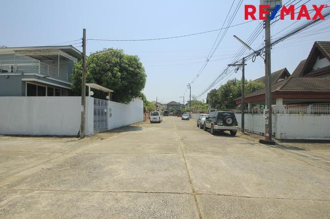 ที่ดินพุทธมณฑลสาย2 พรานนก สาย4 พระเทพตัดใหม่ หมู่บ้านสินพัฒนาธานี ที่ดินสร้างบ้านถมแล้ว แปลงมุมสวย 100วา เดินทางสะดวกได้หลายเส้นทาง 13