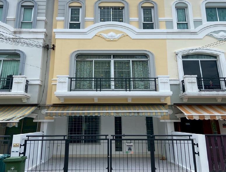 ให้เช่าทาวน์โฮม 3 ชั้น บ้านกลางเมือง สวิสทาวน์ เกษตร–นวมินทร์ / ซอยประเสริฐมนูกิจ 25 / แอร์ 2 เครื่อง / ไม่มีเฟอร์นิเจอร์ / สภาพใหม่ / สวย 