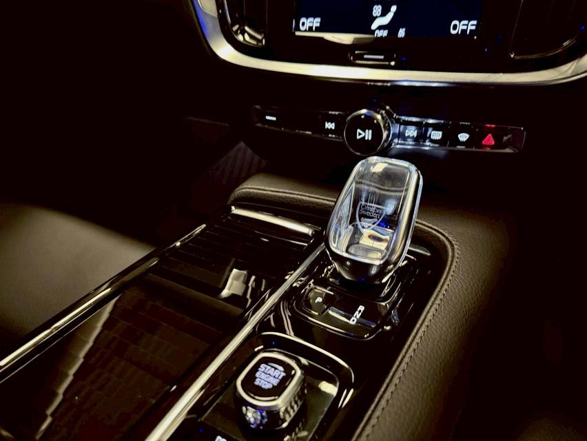 Volvo V60 T8 Inscription 4WD Wagon ปี 2020 9