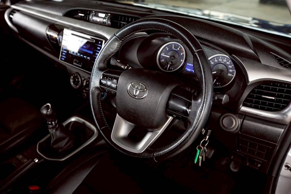 TOYOTA HILUX REVO 2.4 E DOUBLE CAB สีเทา ปี 2017  16