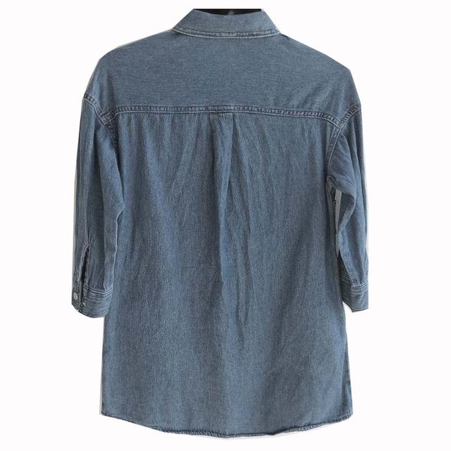 เชิ้ตยีนส์ สีสวยมาก ผ้าปานกลาง ไม่บางเกินไป มีกระเป๋าอก กระดุมแป๊ก พร้อมส่ง ไม่ต้องรอ 2