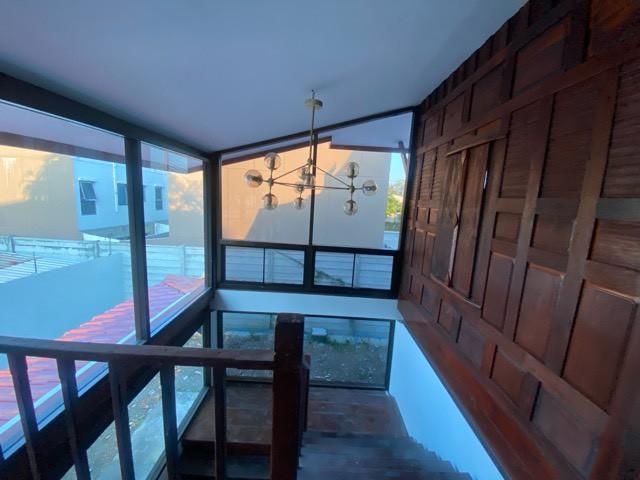 ให้เช่าบ้านเดี่ยวสร้างใหม่ 2 หลัง เนื้อที่ 100 ตารางวา ซอยลาดพร้าว 101 เหมาะอยู่อาศัยและทำสำนักงาน หรือประกอบกิจการ จอดรถได้ 4คัน ใกล้รถไฟฟ้าสายสีเหลื 6