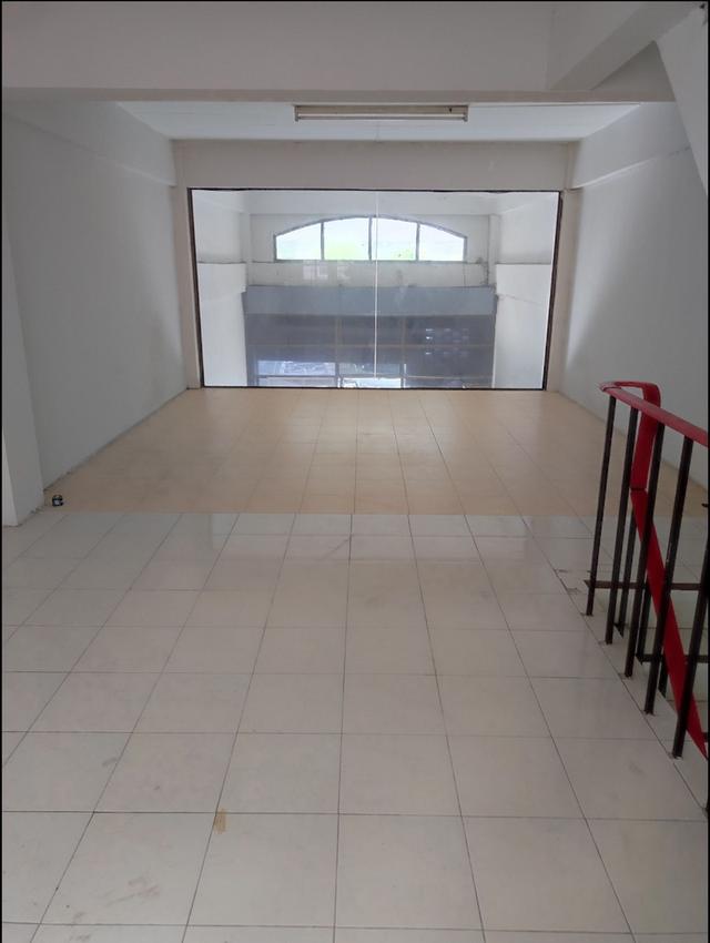 อาคารพาณิชย์ 4 ชั้น อยู่ติดบริษัทมิสทีนรามคำแหง 8