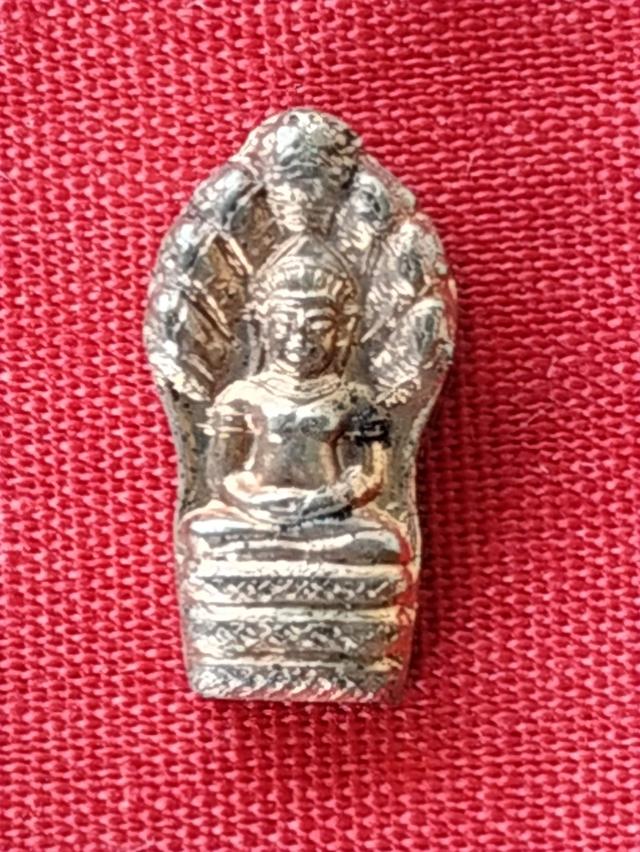 ปรกใบมะขามอาจารย์นองวัดทรายขาว