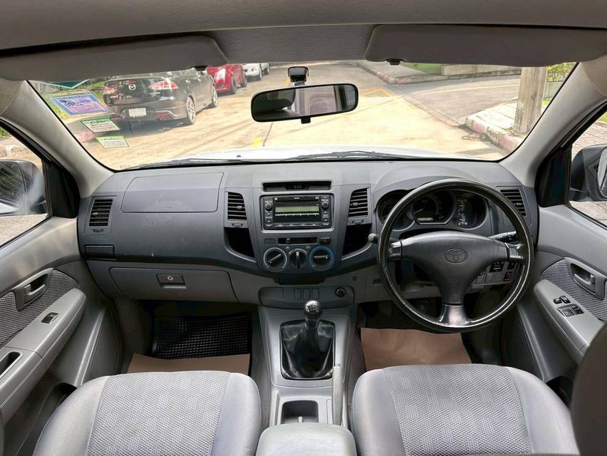 TOYOTA HILUX VIGO 2.7 VVT-i Open Cab เกียร์ M/T สีขาว ปี 2011 11