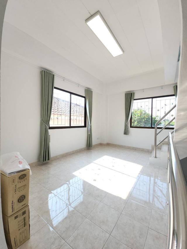 ตึกแถวย่านบางแสนชลบุรี 12