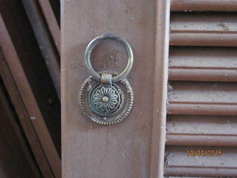 ขาย/หรือแลกเปลี่ยน/ บานประตูหน้าต่างไม้สัก พร้อมวงกบไม้แดง มือสอง