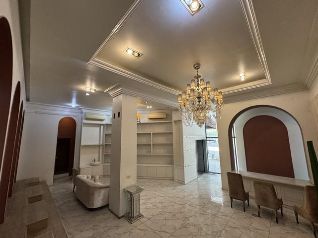 ให้เช่าอาคารสำนักงาน 6 ชั้น พื้นที่ใช้สอย 700 ตร.ม. มีลิฟต์ภายในอาคาร ใกล้ เซ็นทรัลพระราม 9 2