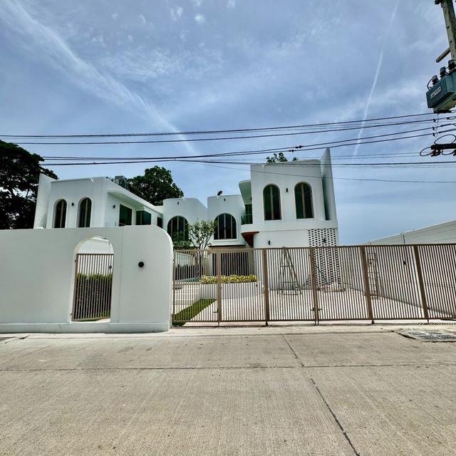 Brand New Pool Villa Pattaya For Sale