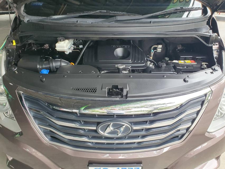 Hyundai H1 2.5 Elite สีน้ำตาล รถปลายปี 2015 จดปี 2016 6