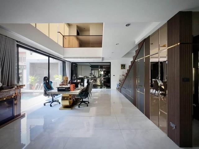 ขาย บ้านเดี่ยว 3 ชั้น สไตส์โมเดิร์น ซอยอินทระ 28 รัชดาภิเษก เขตดินแดง อายุบ้านเพียง 2 ปี 5