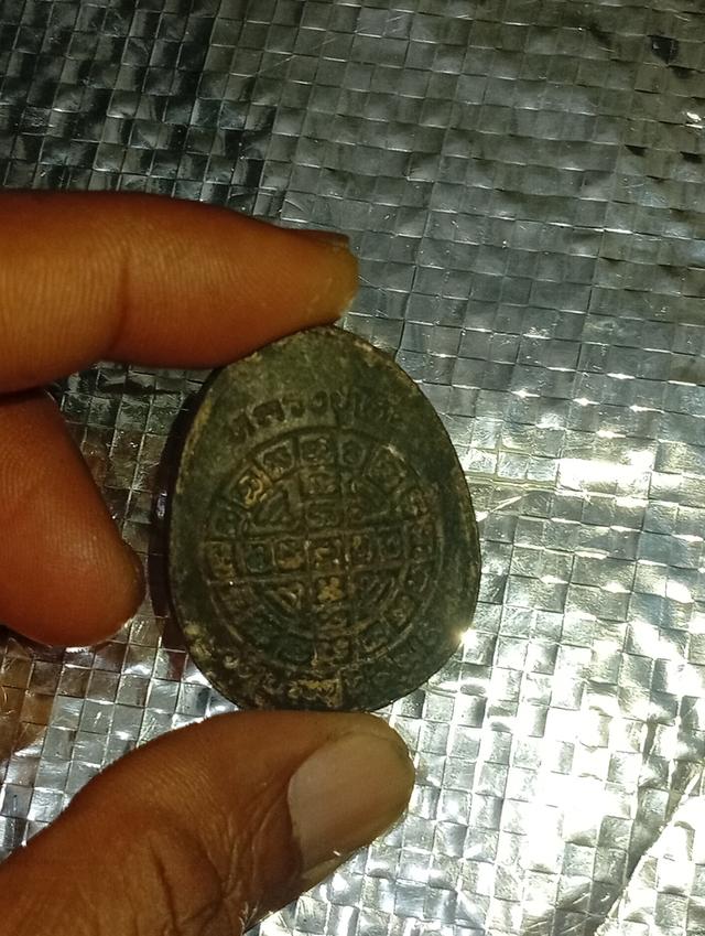 พระปิดตาหลวงปู่โต๊ะจัมโบ้ 2เพิ่งแกะออกจากกล่องถ่ายรูปสดๆเลยครับก่อนหน้านี้เรียบก่อนหน้านี้เลี่ยมกรอบกันน้ำอย่างหนาเลยเคยแขวนมานานแล้วครับถ่ายรูปให้เห็ 3