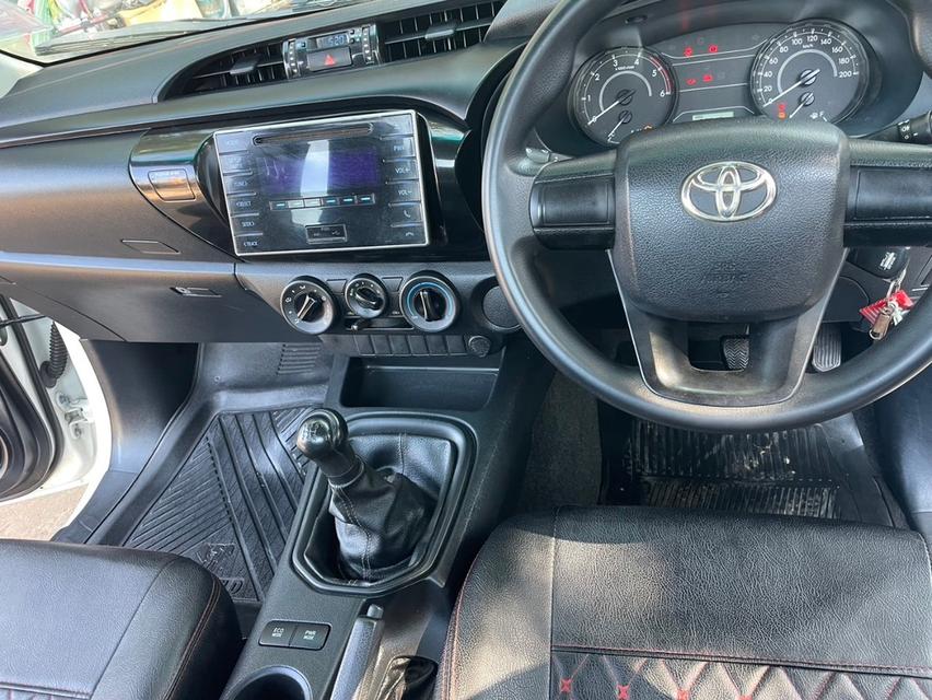 Toyota revo 2.8 mt  8