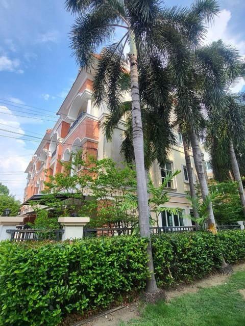 ให้เช่าทาวน์โฮม 3.5 ชั้น Casa City โยธินพัฒนา เนื้อที่ 40 ตร.ว ใกล้ถนนเลียบด่วนรามอินทรา 7