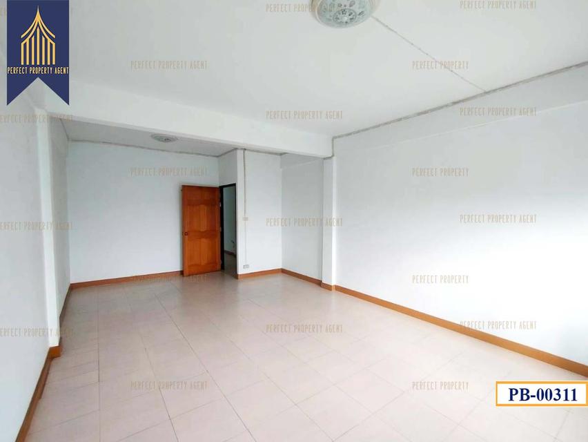 ขายอาคารพาณิชย์ 2 คูหา 3.5 ชั้น พื้นที่ใช้สอยเยอะ เหมาะสำหรับอยู่อาศัย โกดังเก็บของ ใกล้รถไฟฟ้า เดินทางสะดวก 13