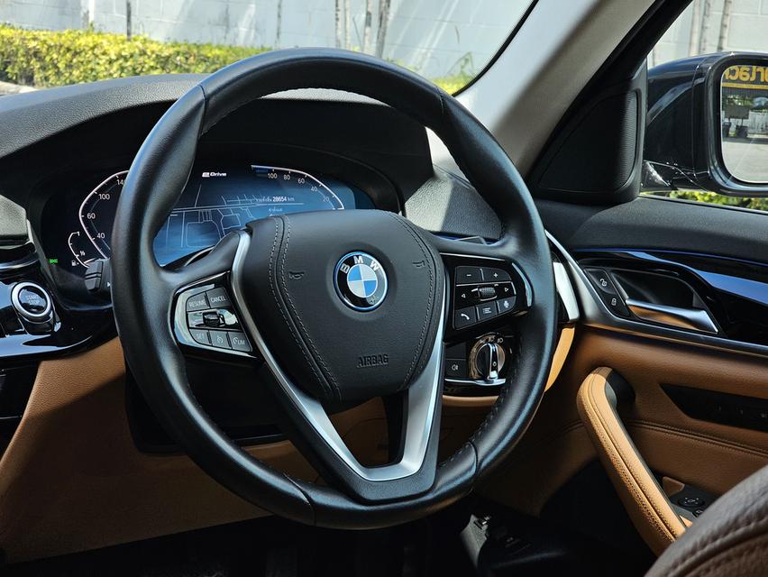 BMW 530E PLUG-IN HYBRID 8