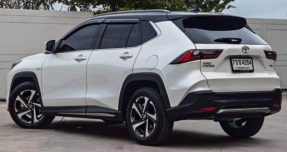 2025 TOYOTA YARIS CROSS HEV PREMIUM 15