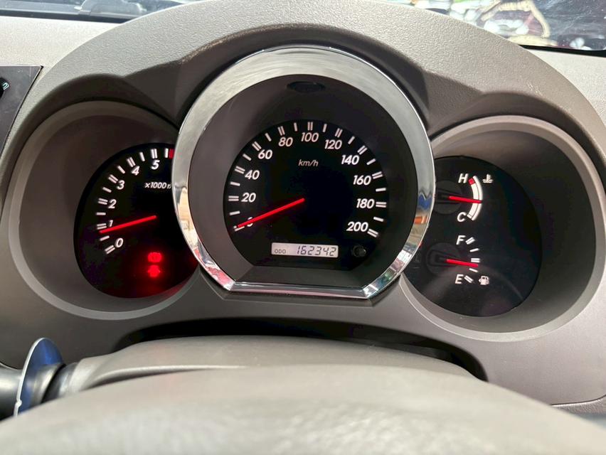 TOYOTA FORTUNER 2.7 V ปี 2011 10