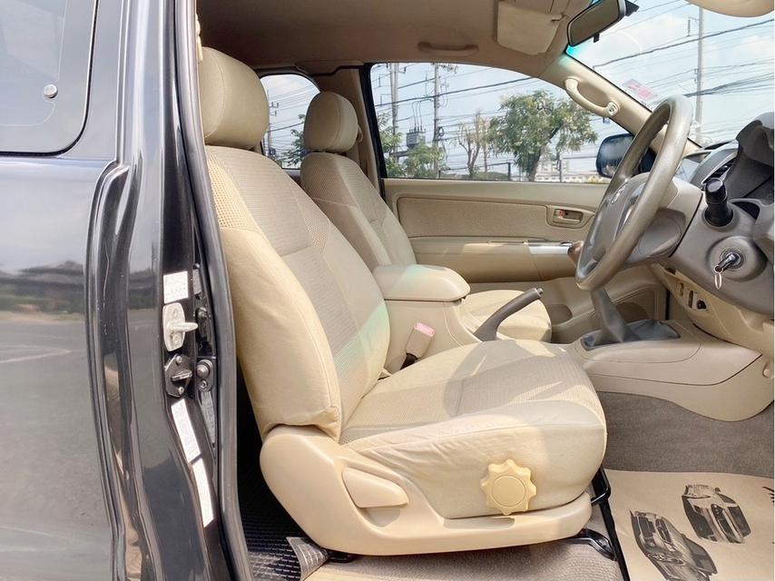 Toyota Vigo 2.5E Prerunner Cab ดีเซล เกียร์ธรรมดา  ปี2012 13